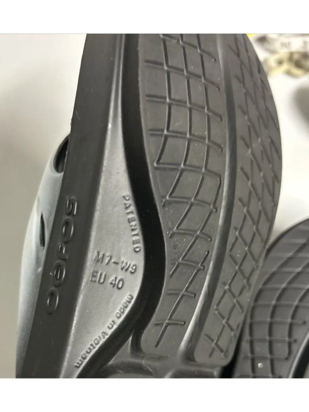Oofos Thong Sandals Flip Flops Men's 7 Women's 9 Black White Logo
